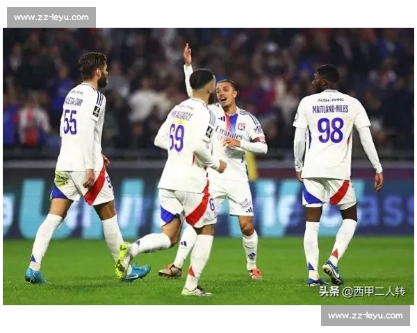 英超三巨头竞逐里昂天才边锋福法纳，转会费或破 5000 万欧